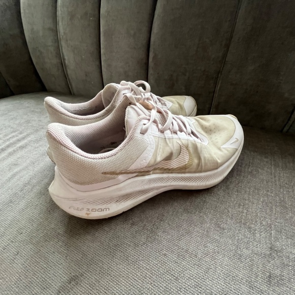 Nike Runners - 8.5 - Picture 3 of 4